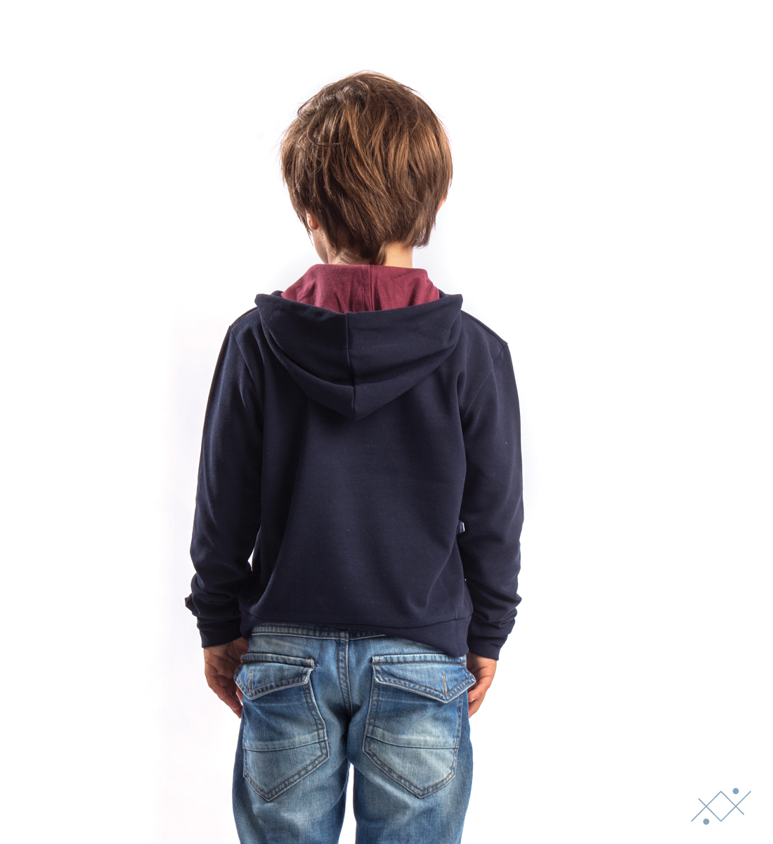 Hoodie em piquet para criança, com capuz com tecido interior à cor dos cordões, carcela e logotipo - costas